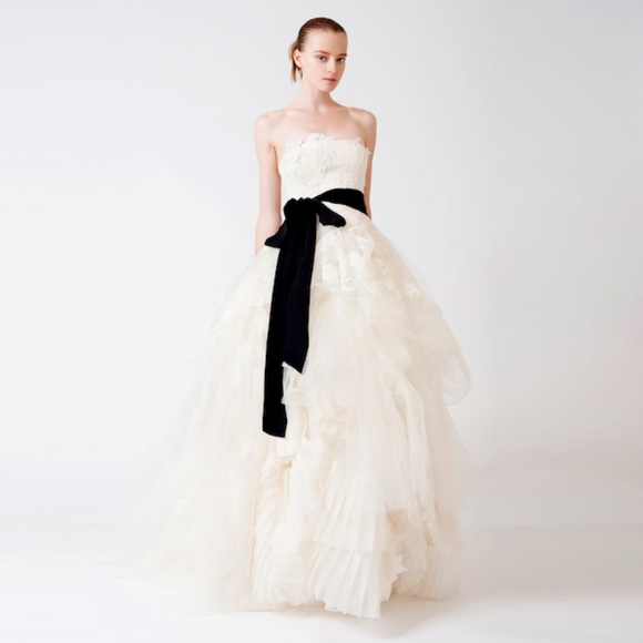 Vera Wang Eliza wedding dress. - Picture 5 of 7